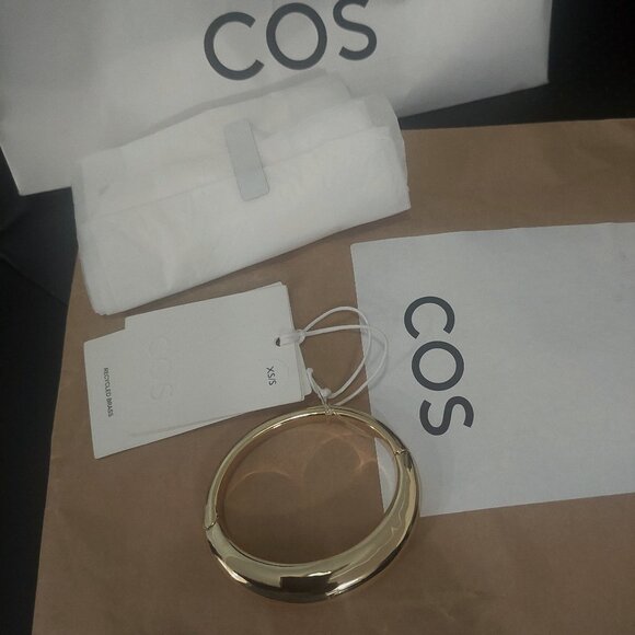 COS GOLDTONE BRASS DOMED CURVED BANGLE NWT XS / S - Picture 1 of 4